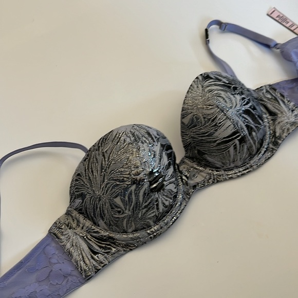 Dream Angels 2018 Victoria Secret Fashion Show Bra 34b modeled by Barbra Palvin - Picture 6 of 7